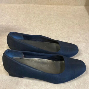 Trotters Black Block Heeled Slip-on Wide Width Dress Shoe